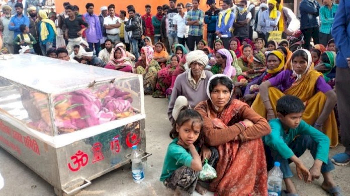 Betul: आदिवासी युवक ने थाने से लौटकर की खुदकुशी, परिजनों ने लगाया पुलिस प्रताड़ना का आरोप Betul: आदिवासी युवक ने थाने से लौटकर की खुदकुशी, परिजनों ने लगाया पुलिस प्रताड़ना का आरोप