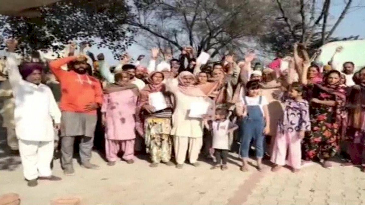 पंजाब के बठिंडा में पंचायत का फरमान, हर परिवार से एक शख्स हो किसान आंदोलन में शामिल पंजाब के बठिंडा में पंचायत का फरमान, हर परिवार से एक शख्स हो किसान आंदोलन में शामिल