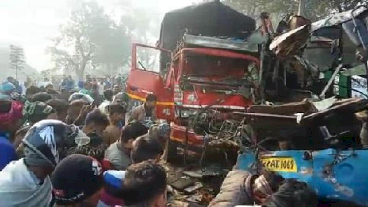 उत्तर प्रदेश के मुराबाद में बस और ट्रक की टक्कर, 10 की मौत, 23 घायल उत्तर प्रदेश के मुराबाद में बस और ट्रक की टक्कर, 10 की मौत, 23 घायल