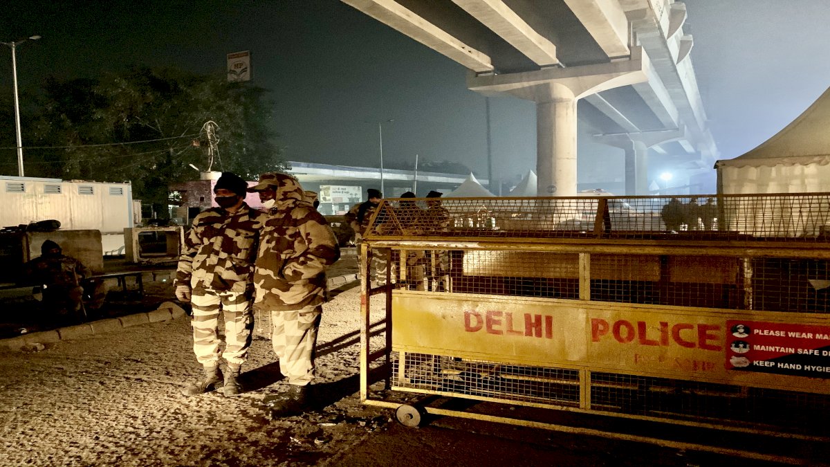 दिल्ली बॉर्डर पर दो दिनों के लिए इंटरनेट सेवाओं पर रोक, गृह मंत्रालय का आंदोलन के सभी स्थलों के लिए निर्देश दिल्ली बॉर्डर पर दो दिनों के लिए इंटरनेट सेवाओं पर रोक, गृह मंत्रालय का आंदोलन के सभी स्थलों के लिए निर्देश