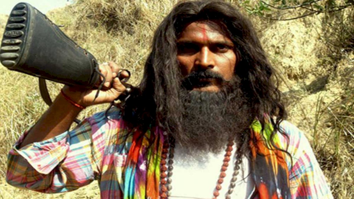 चंबल में डाकुओं का गिरोह फिर सक्रिय, डॉक्टर ने कोहनी के बल घिसटकर बचाई अपनी जान चंबल में डाकुओं का गिरोह फिर सक्रिय, डॉक्टर ने कोहनी के बल घिसटकर बचाई अपनी जान