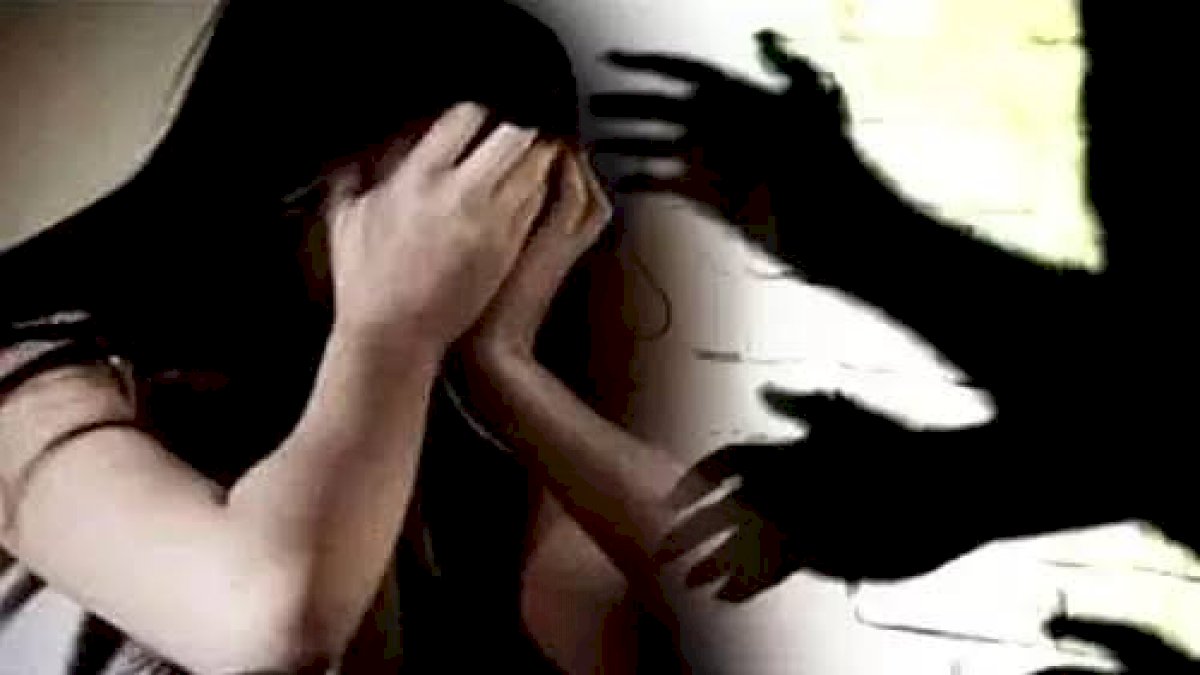 महिला का देवर पर संगीन आरोप, डरा-धमका कर आठ महीने तक किया दुष्कर्म महिला का देवर पर संगीन आरोप, डरा-धमका कर आठ महीने तक किया दुष्कर्म