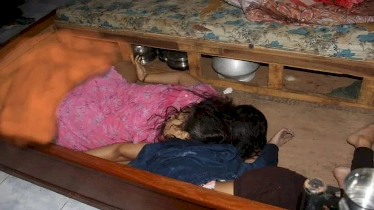 रायपुर में डबल मर्डर: पूर्व मंत्री की बहू और पोती की हत्या, घरवालों पर ही आरोप रायपुर में डबल मर्डर: पूर्व मंत्री की बहू और पोती की हत्या, घरवालों पर ही आरोप