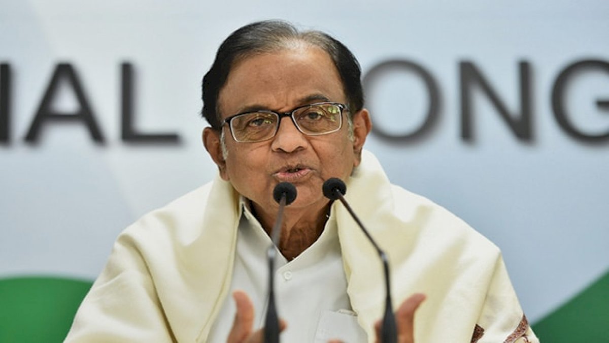 Budget 2021: पूर्व वित्त मंत्री चिदंबरम आंकड़ों की बाज़ीगरी पर बरसे, कहा ये धोखा देने वाला बजट है Budget 2021: पूर्व वित्त मंत्री चिदंबरम आंकड़ों की बाज़ीगरी पर बरसे, कहा ये धोखा देने वाला बजट है