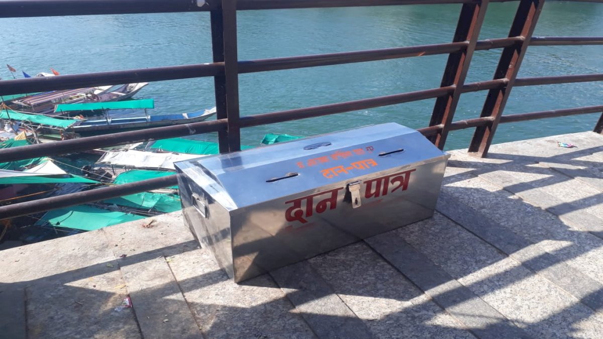 ओंकारेश्वर मंदिर की दान पेटी ले भागे चोर, कोटी तीर्थ घाट पर रुपये ख़ालीकर फेंका मिला बक्सा ओंकारेश्वर मंदिर की दान पेटी ले भागे चोर, कोटी तीर्थ घाट पर रुपये ख़ालीकर फेंका मिला बक्सा