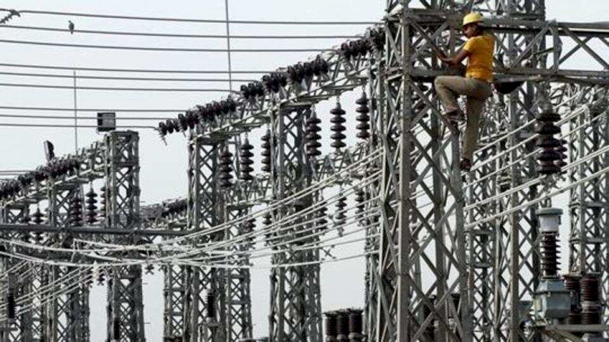 मध्य प्रदेश के 80 हज़ार बिजली कर्मचारियों ने दी हड़ताल पर जाने की धमकी, बिजली वितरण में निजीकरण का विरोध मध्य प्रदेश के 80 हज़ार बिजली कर्मचारियों ने दी हड़ताल पर जाने की धमकी, बिजली वितरण में निजीकरण का विरोध