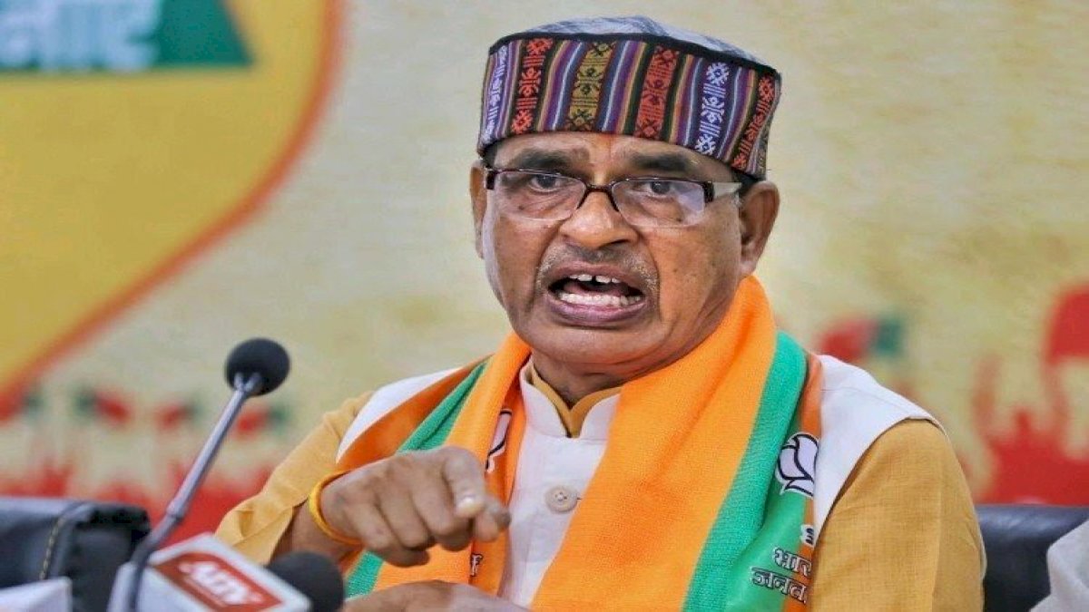 मंत्रालय की लिफ्ट में फंसे मुख्यमंत्री शिवराज, 2 इंजीनियरों का तत्काल निलंबन मंत्रालय की लिफ्ट में फंसे मुख्यमंत्री शिवराज, 2 इंजीनियरों का तत्काल निलंबन