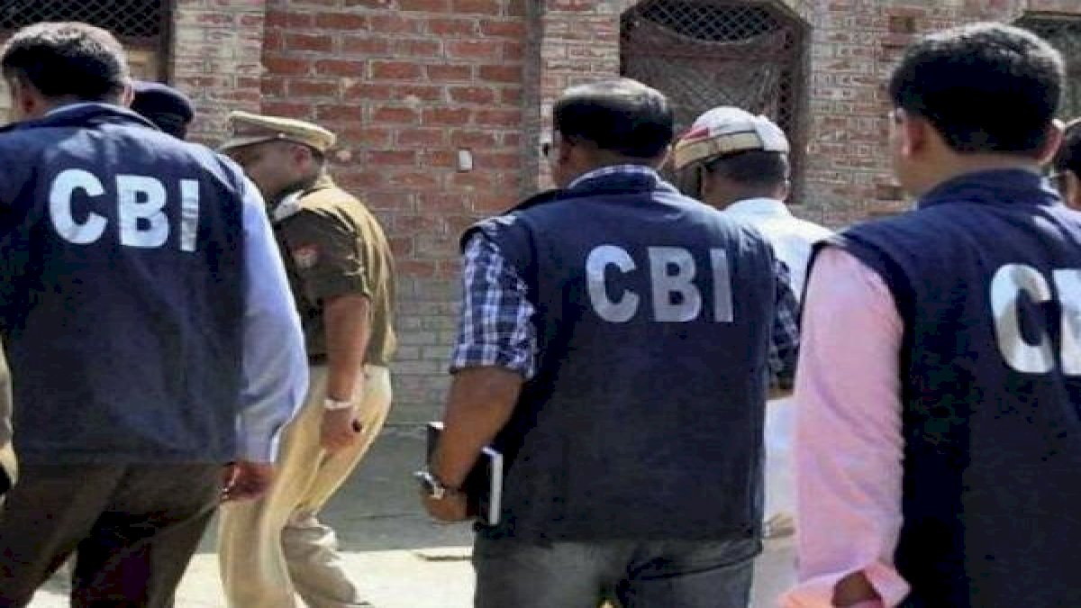 व्यापम घोटाला: CBI की चार्जशीट में पूर्व डीजीपी की बेटी समेत 39 रसूखदार छात्रों के नाम व्यापम घोटाला: CBI की चार्जशीट में पूर्व डीजीपी की बेटी समेत 39 रसूखदार छात्रों के नाम