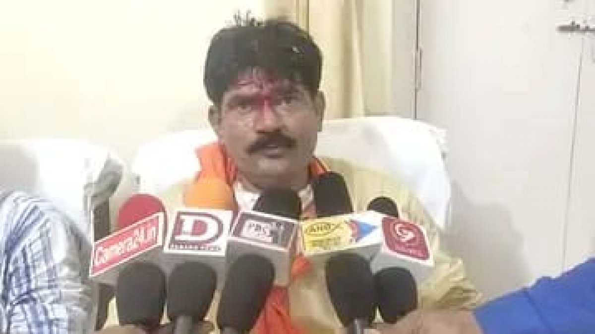 शिवराज सरकार के मंत्री ओपीएस भदौरिया के बंगले पर फायरिंग, दो गिरफ्तार शिवराज सरकार के मंत्री ओपीएस भदौरिया के बंगले पर फायरिंग, दो गिरफ्तार