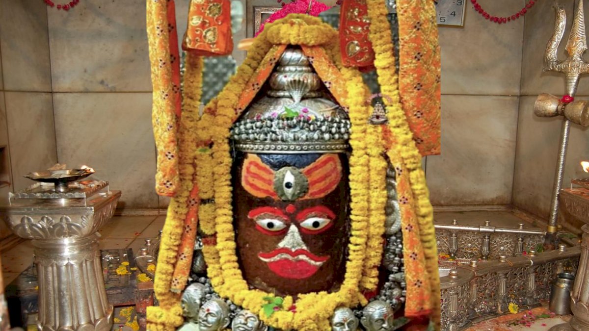 आज से करें महाकाल की शयन आरती के दर्शन, भस्म आरती के लिए करना होगा 15 मार्च तक इंतज़ार आज से करें महाकाल की शयन आरती के दर्शन, भस्म आरती के लिए करना होगा 15 मार्च तक इंतज़ार