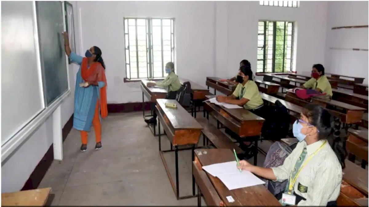 Chhattisgarh: बसंत पंचमी के मौके पर 16 फरवरी से खुलेंगे स्कूल, कक्षा 9वीं से 12वीं तक के छात्रों की लगेंगी नियमित कक्षाएं Chhattisgarh: बसंत पंचमी के मौके पर 16 फरवरी से खुलेंगे स्कूल, कक्षा 9वीं से 12वीं तक के छात्रों की लगेंगी नियमित कक्षाएं
