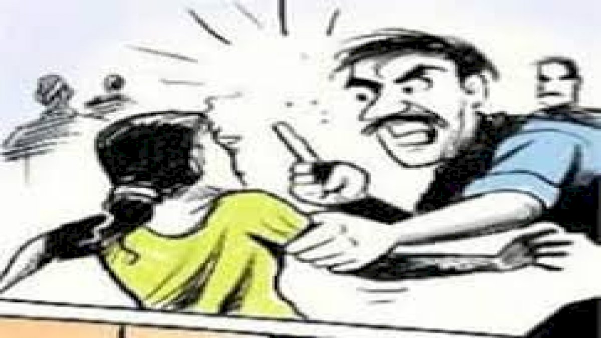 जबलपुर की फाइनेंस कंपनी में काम करने वाली युवतियों ने मालिक पर लगाया मारपीट का आरोप, पुलिस में की शिकायत जबलपुर की फाइनेंस कंपनी में काम करने वाली युवतियों ने मालिक पर लगाया मारपीट का आरोप, पुलिस में की शिकायत