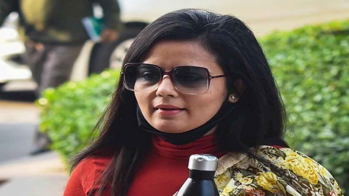 टीएमसी सांसद महुआ मोइत्रा का आरोप, मुझ पर नज़र रखी जा रही है टीएमसी सांसद महुआ मोइत्रा का आरोप, मुझ पर नज़र रखी जा रही है