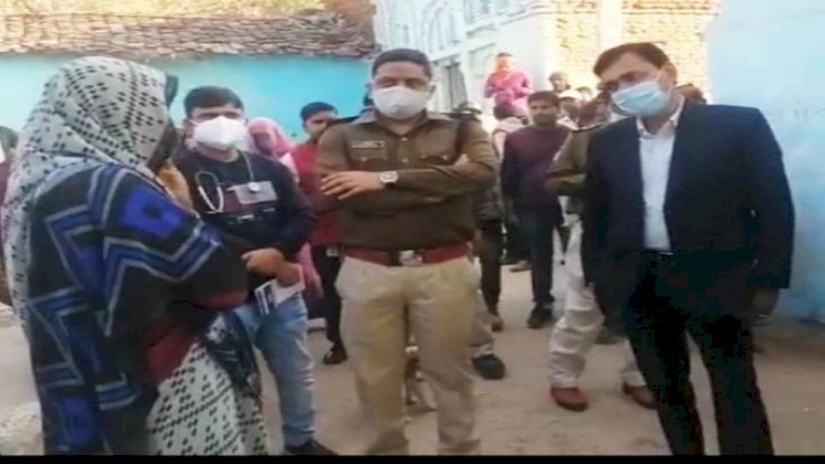 मध्य प्रदेश में जारी है ज़हरीली शराब का क़हर, छतरपुर में चार लोगों की मौत मध्य प्रदेश में जारी है ज़हरीली शराब का क़हर, छतरपुर में चार लोगों की मौत