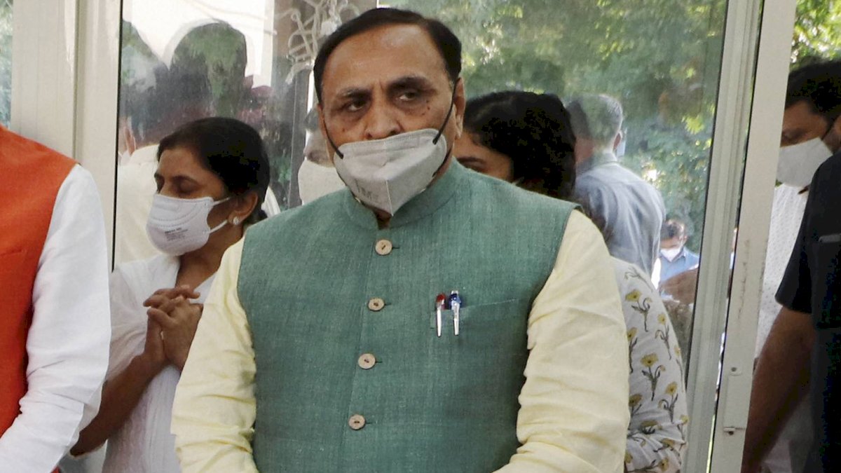 गुजरात के मुख्यमंत्री विजय रूपाणी कोरोना संक्रमित, रविवार को बिगड़ी थी तबीयत गुजरात के मुख्यमंत्री विजय रूपाणी कोरोना संक्रमित, रविवार को बिगड़ी थी तबीयत