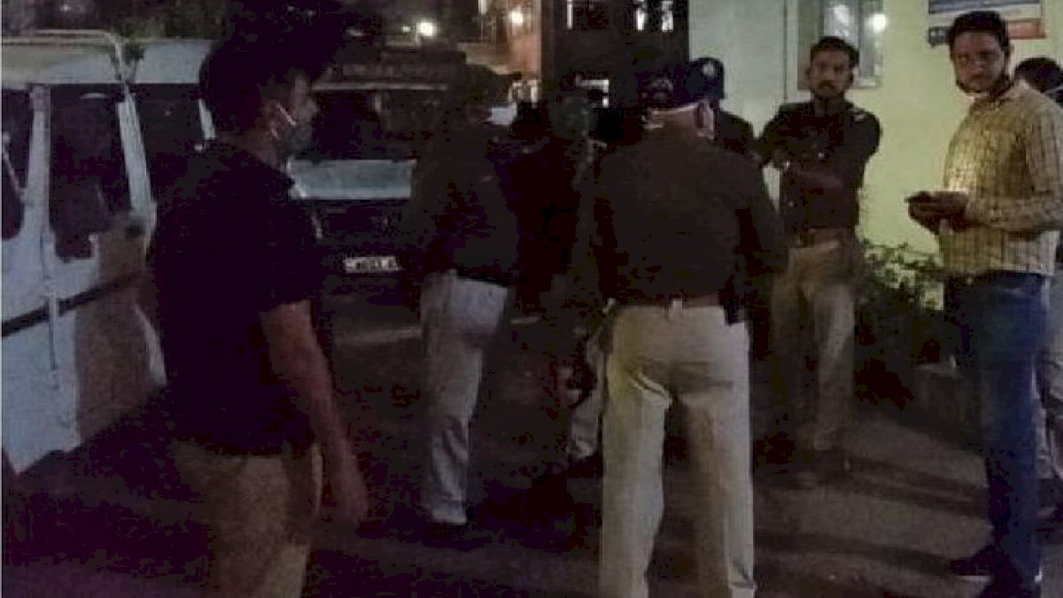जबलपुर में बदमाशों के हौसले बुलंद, रेस्टोरेंट संचालक पर हमला कर लूटपाट जबलपुर में बदमाशों के हौसले बुलंद, रेस्टोरेंट संचालक पर हमला कर लूटपाट