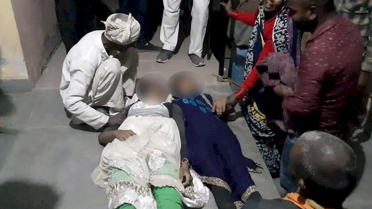 यूपी के उन्नाव में दो दलित बच्चियों की संदिग्ध हालात में मौत, एक की हालत गंभीर यूपी के उन्नाव में दो दलित बच्चियों की संदिग्ध हालात में मौत, एक की हालत गंभीर