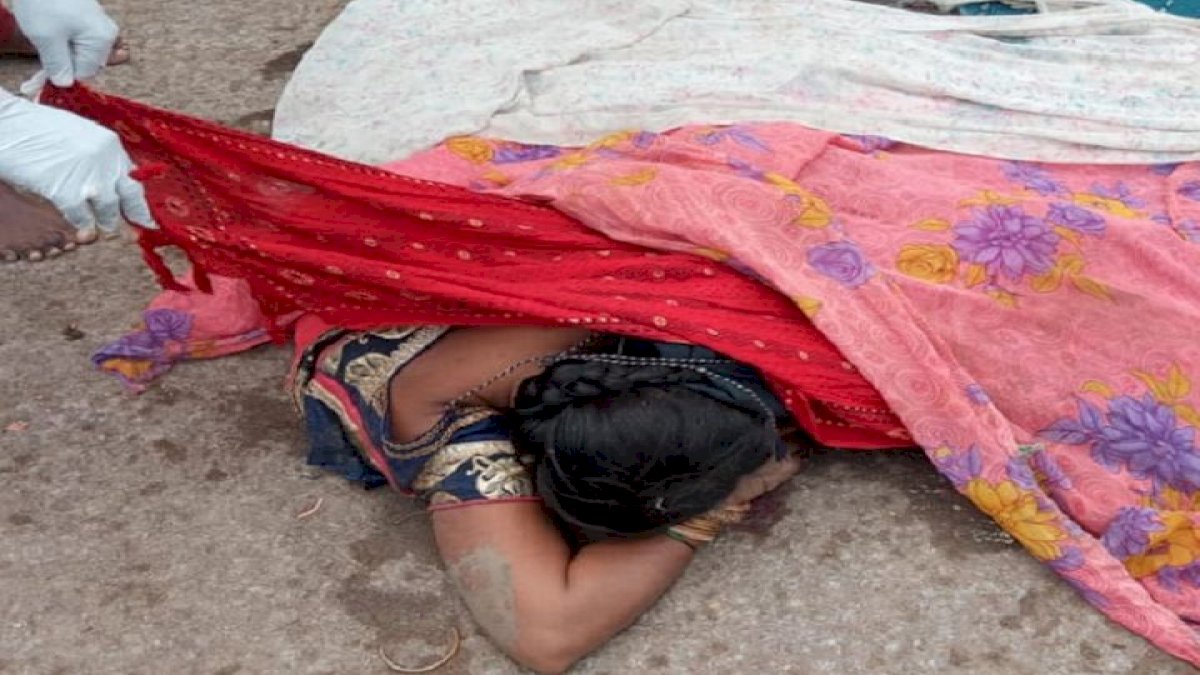 धमतरी में ट्रक से कुचलकर माँ की मौत, बेटी की हालत गंभीर धमतरी में ट्रक से कुचलकर माँ की मौत, बेटी की हालत गंभीर