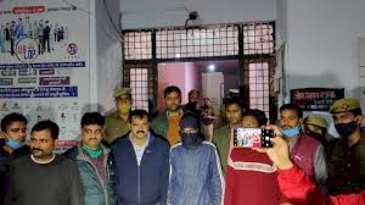 उन्नाव कांड की गुत्थी सुलझाने का पुलिस का दावा, गाँव के युवक ने पिलाया था ज़हरीला पानी उन्नाव कांड की गुत्थी सुलझाने का पुलिस का दावा, गाँव के युवक ने पिलाया था ज़हरीला पानी