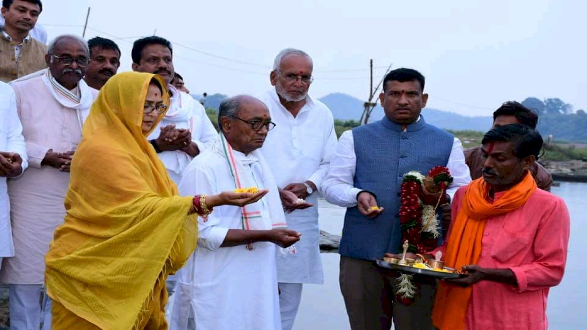दिग्विजय सिंह ने नरसिंहपुर के रोहिणी गांव को गोद लिया, इलाज की सुविधाएँ नहीं होने से परेशान हैं लोग दिग्विजय सिंह ने नरसिंहपुर के रोहिणी गांव को गोद लिया, इलाज की सुविधाएँ नहीं होने से परेशान हैं लोग