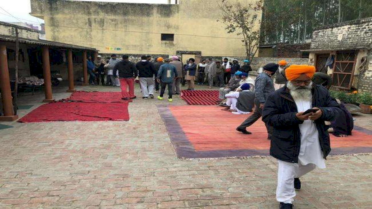 पंजाब में किसान बाप-बेटे ने की ख़ुदकुशी, सुसाइड नोट में लिखा, मन की बात छोड़कर किसानों की सुने सरकार पंजाब में किसान बाप-बेटे ने की ख़ुदकुशी, सुसाइड नोट में लिखा, मन की बात छोड़कर किसानों की सुने सरकार