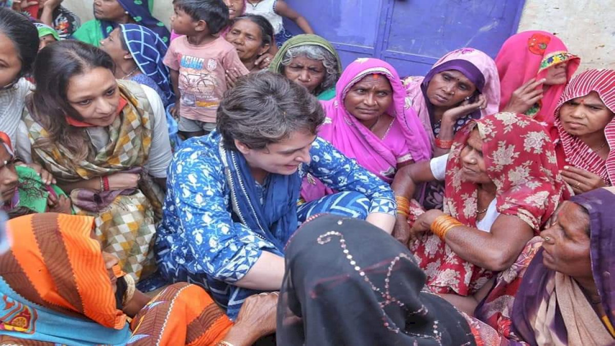 प्रयागराज में निषाद समुदाय के बीच पहुँचीं प्रियंका गांधी, कहा, पुलिस ज्यादती के ख़िलाफ़ उठाएँगे आवाज़ प्रयागराज में निषाद समुदाय के बीच पहुँचीं प्रियंका गांधी, कहा, पुलिस ज्यादती के ख़िलाफ़ उठाएँगे आवाज़