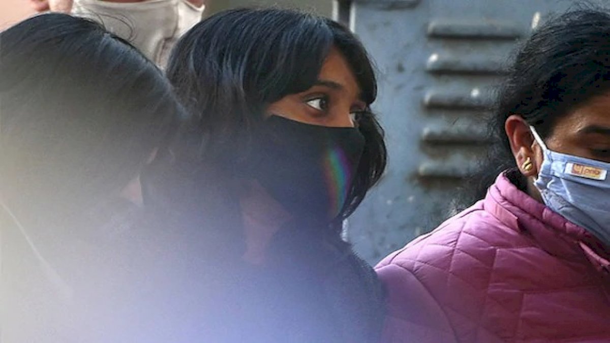 कोर्ट ने दिशा को एक दिन की पुलिस कस्टडी में भेजा, पुलिस ने मांगी थी 5 दिन की कस्टडी कोर्ट ने दिशा को एक दिन की पुलिस कस्टडी में भेजा, पुलिस ने मांगी थी 5 दिन की कस्टडी