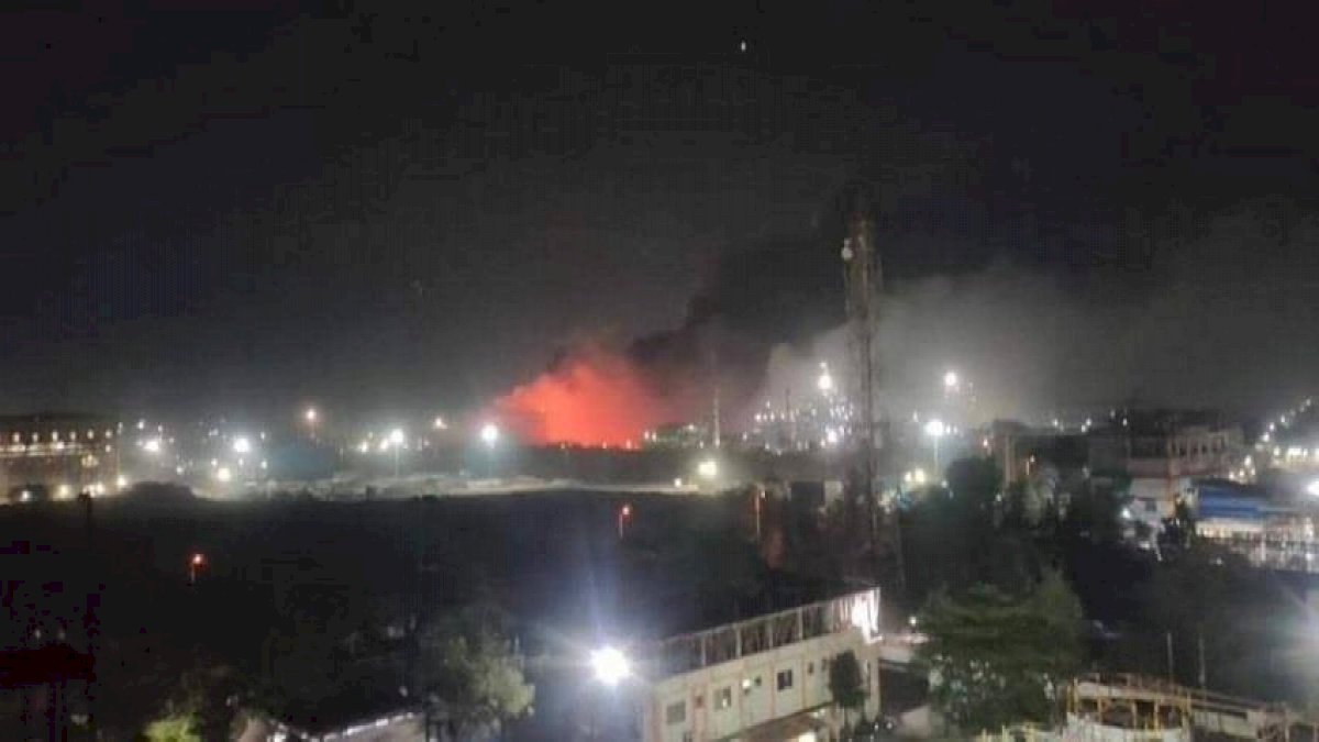 गुजरात के भरूच की केमिकल फैक्टरी में ब्लास्ट के बाद आग, 24 घायल गुजरात के भरूच की केमिकल फैक्टरी में ब्लास्ट के बाद आग, 24 घायल
