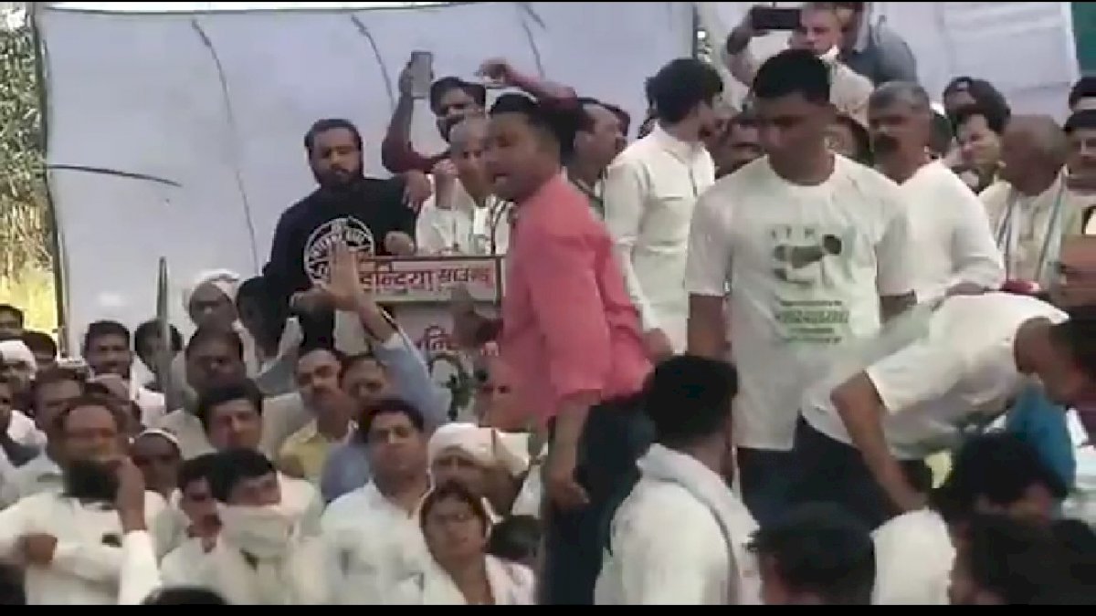 ABP न्यूज़ के रिपोर्टर का वीडियो वायरल, किसानों के समर्थन में नौकरी छोड़ने का एलान ABP न्यूज़ के रिपोर्टर का वीडियो वायरल, किसानों के समर्थन में नौकरी छोड़ने का एलान