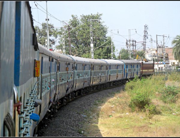 Photo Courtesy: rail info Photo Courtesy: rail info