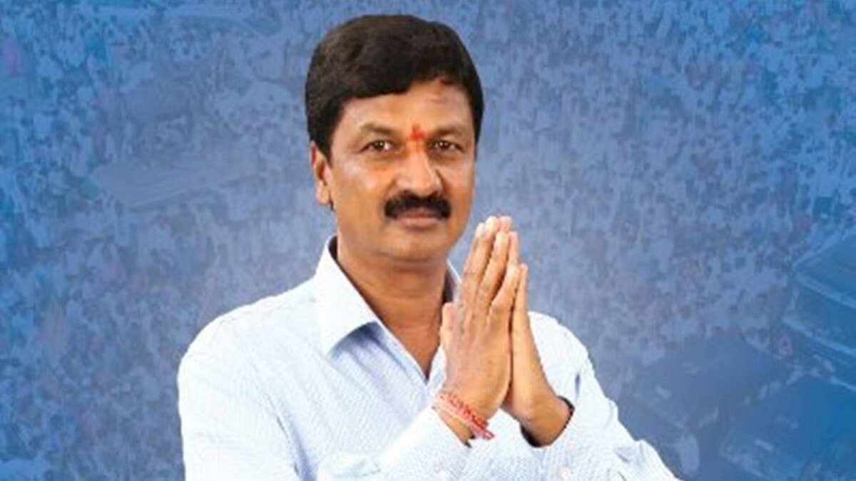 सेक्स स्कैंडल में फंसे कर्नाटक के मंत्री जरकीहोली का इस्तीफा सेक्स स्कैंडल में फंसे कर्नाटक के मंत्री जरकीहोली का इस्तीफा