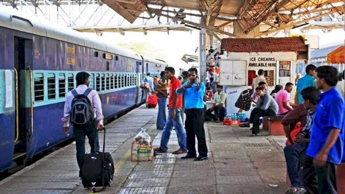 भोपाल समेत कई शहरों में आज से 50 रुपये का प्लेटफॉर्म टिकट, पांच गुना बढ़ाए गए दाम भोपाल समेत कई शहरों में आज से 50 रुपये का प्लेटफॉर्म टिकट, पांच गुना बढ़ाए गए दाम