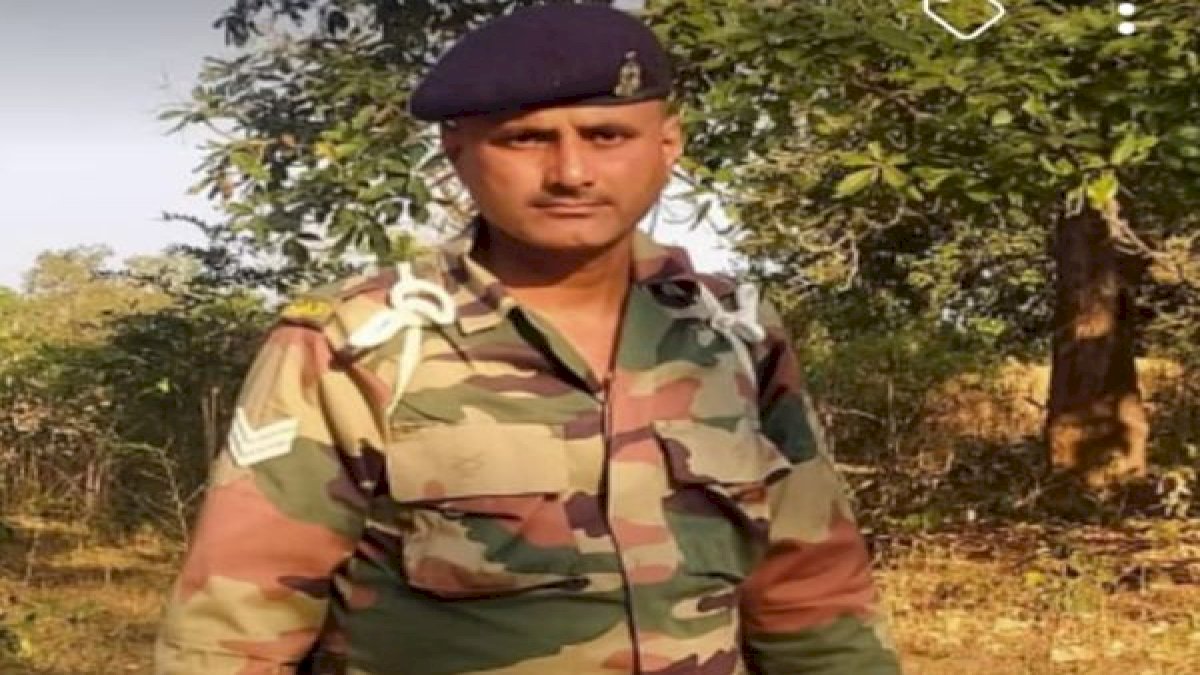 नक्सली हमले में रीवा का जवान शहीद, पूरे गांव की आंखें नम नक्सली हमले में रीवा का जवान शहीद, पूरे गांव की आंखें नम
