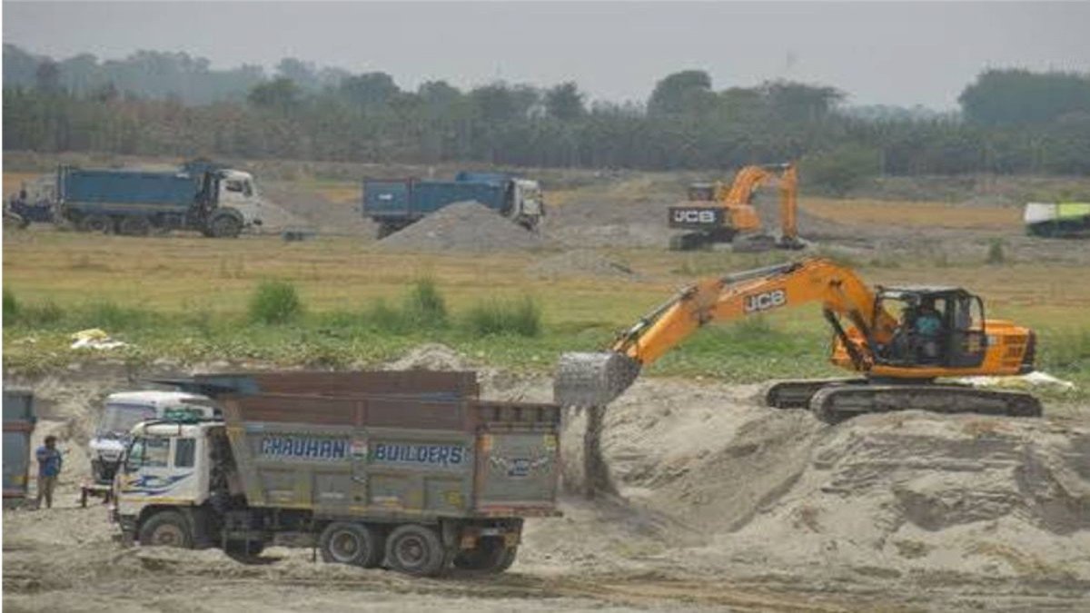 भिंड में अवैध रेत परिवहन रोकने के दौरान फायरिंग, ट्रैक्टर मालिक की गोली लगने से मौत भिंड में अवैध रेत परिवहन रोकने के दौरान फायरिंग, ट्रैक्टर मालिक की गोली लगने से मौत
