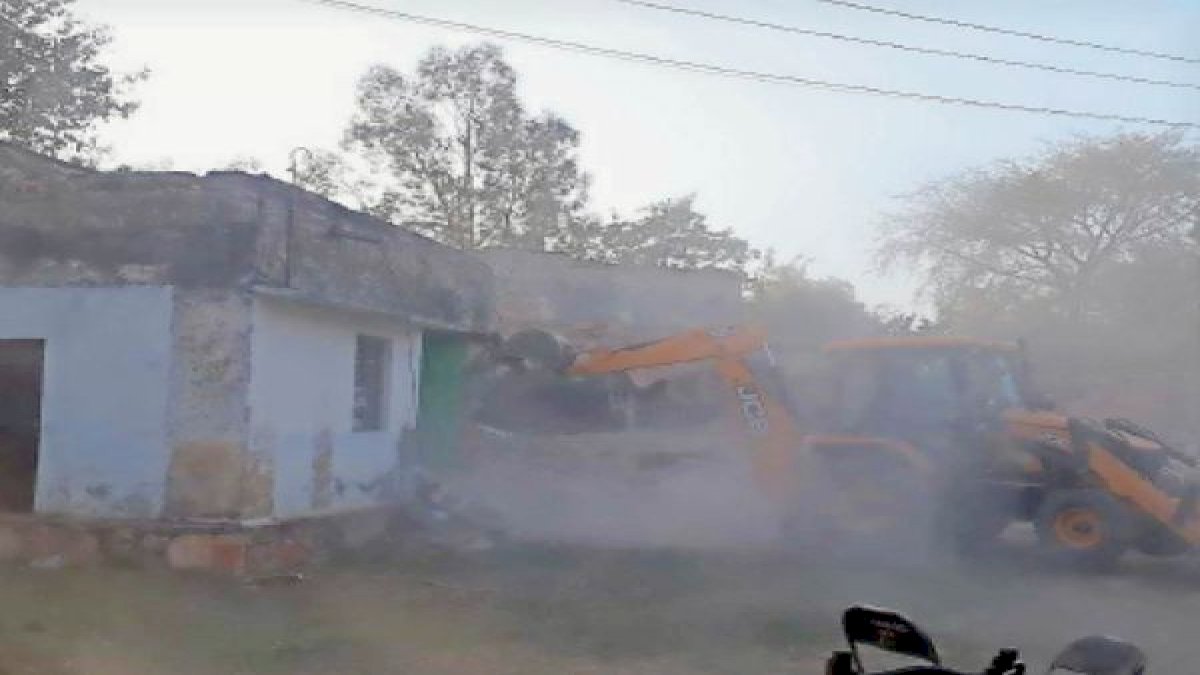 77 साल पुराने दतिया के लोकेंद्र क्लब तोड़ने पर विधानसभा में हंगामा, नरोत्तम मिश्रा ने कहा अवैध निर्माण पर हुई कार्रवाई 77 साल पुराने दतिया के लोकेंद्र क्लब तोड़ने पर विधानसभा में हंगामा, नरोत्तम मिश्रा ने कहा अवैध निर्माण पर हुई कार्रवाई
