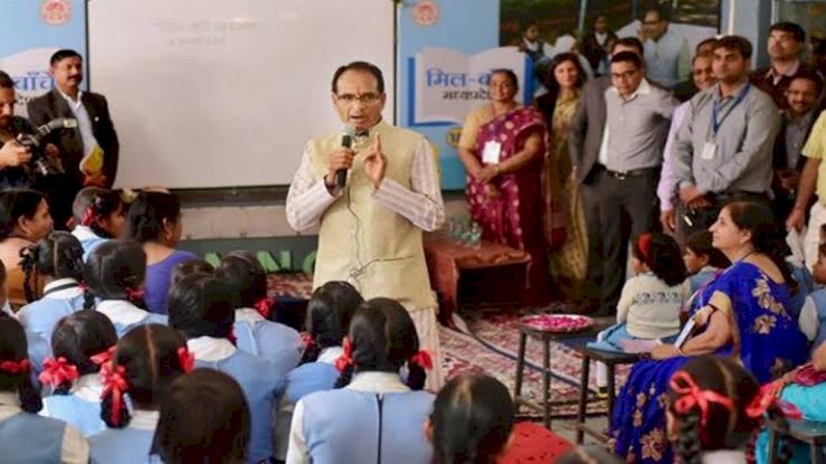 एमपी के सरकारी स्कूलों में निजी संस्था देगी ट्रेनिंग, क्या यह सरकारी स्कूलों के निजीकरण की तैयारी है एमपी के सरकारी स्कूलों में निजी संस्था देगी ट्रेनिंग, क्या यह सरकारी स्कूलों के निजीकरण की तैयारी है