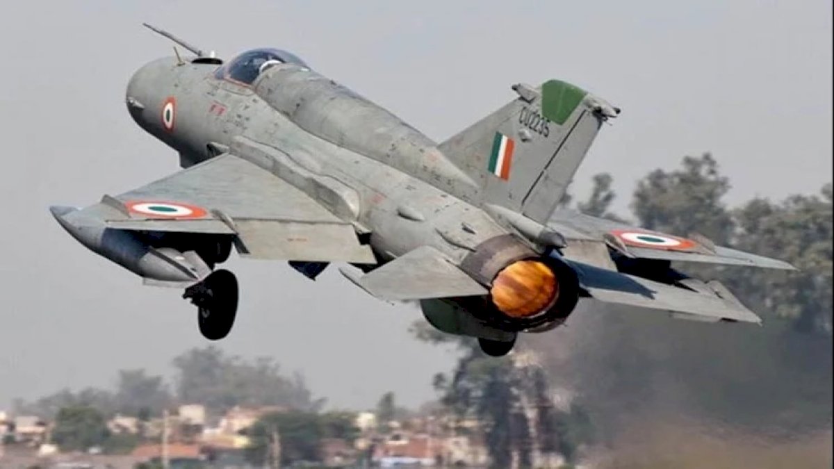 भारतीय वायुसेना का विमान MIG-21 बाइसन दुर्घटनाग्रस्त, ग्रुप कैप्टन की मौत भारतीय वायुसेना का विमान MIG-21 बाइसन दुर्घटनाग्रस्त, ग्रुप कैप्टन की मौत