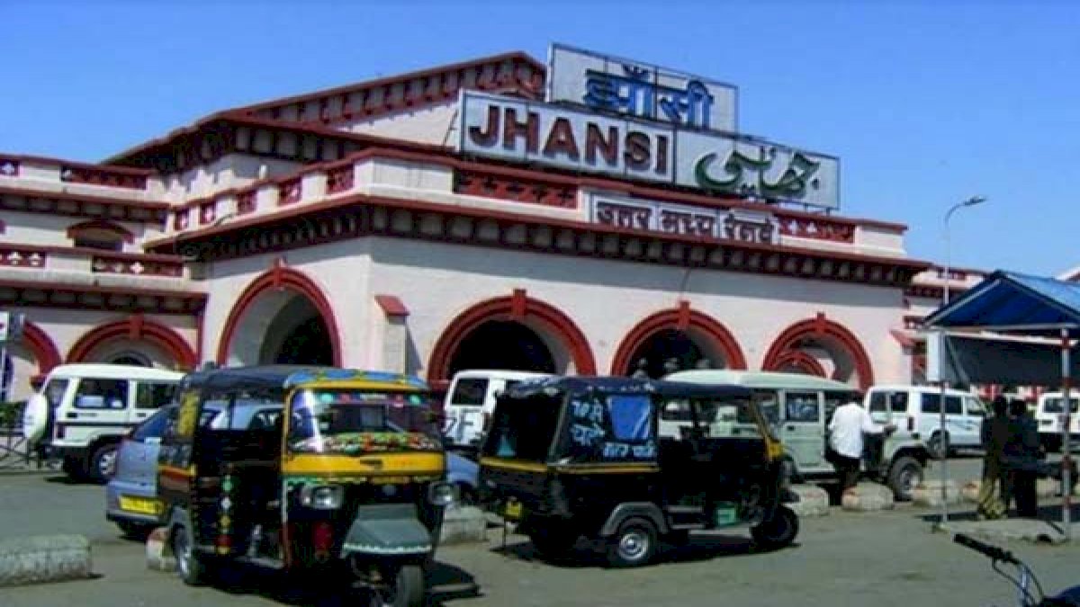 झांसी रेलवे स्टेशन का नाम वीरांगना लक्ष्मीबाई स्टेशन करने की तैयारी में सरकार झांसी रेलवे स्टेशन का नाम वीरांगना लक्ष्मीबाई स्टेशन करने की तैयारी में सरकार
