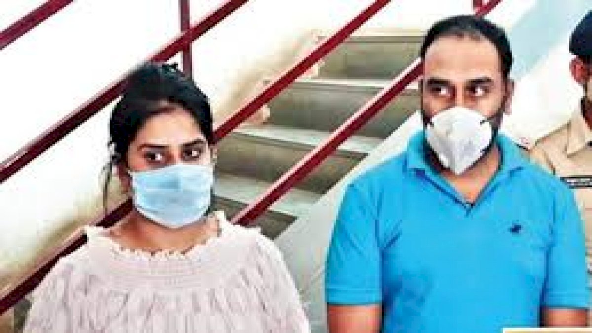 रतलाम के दंपति ने घर में छापे नक़ली नोट, गुजरात के भुज में लाखों की ख़रीदारी करते पकड़े गए रतलाम के दंपति ने घर में छापे नक़ली नोट, गुजरात के भुज में लाखों की ख़रीदारी करते पकड़े गए