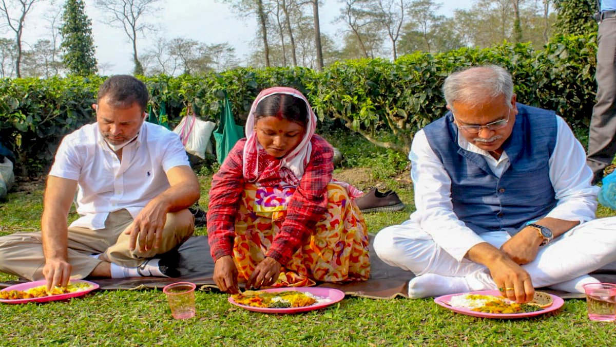 असम में RSS पर बरसे राहुल गांधी, कहा, नागपुर की सेना पूरे देश पर नियंत्रण चाहती है असम में RSS पर बरसे राहुल गांधी, कहा, नागपुर की सेना पूरे देश पर नियंत्रण चाहती है