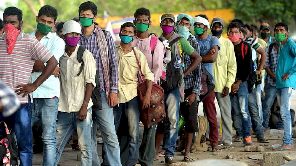देश में बढ़ी गरीबों की तादाद, एक साल में 3.2 करोड़ लोग मिडिल क्लास से बाहर देश में बढ़ी गरीबों की तादाद, एक साल में 3.2 करोड़ लोग मिडिल क्लास से बाहर