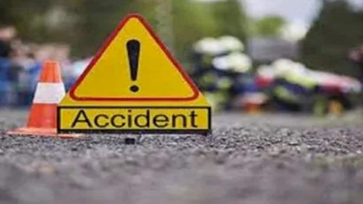 उदयपुर में दर्दनाक हादसा, बेक़ाबू कार ने स्कूटी पर सवार माँ-बाप और बेटी को कुचला, तीनों की मौत उदयपुर में दर्दनाक हादसा, बेक़ाबू कार ने स्कूटी पर सवार माँ-बाप और बेटी को कुचला, तीनों की मौत