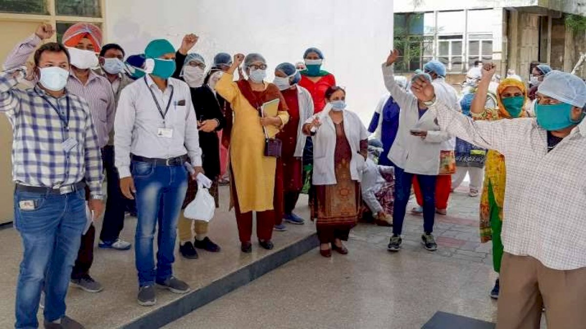 देश में 24 घंटे में मिले कोरोना के 47 हजार नए केस, एक्टिव केस साढ़े 3 लाख के करीब देश में 24 घंटे में मिले कोरोना के 47 हजार नए केस, एक्टिव केस साढ़े 3 लाख के करीब