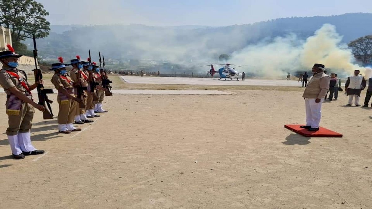 उत्तराखंड के बीजेपी अध्यक्ष को गार्ड ऑफ ऑनर दिए जाने पर मचा बवाल उत्तराखंड के बीजेपी अध्यक्ष को गार्ड ऑफ ऑनर दिए जाने पर मचा बवाल