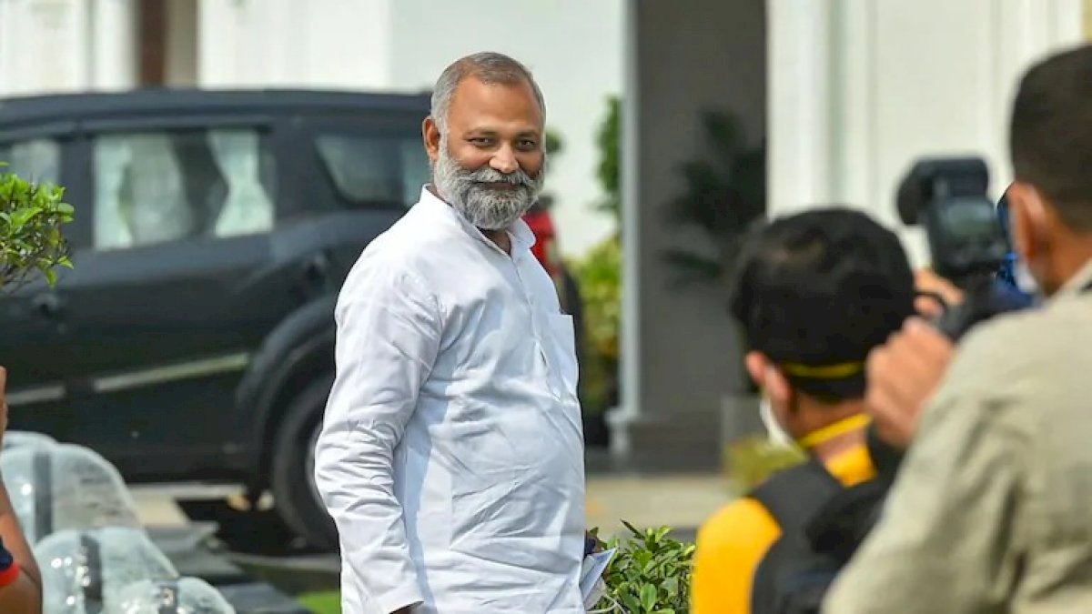 AAP विधायक सोमनाथ भारती की दो साल की सजा बरकरार, भेजे गए जेल AAP विधायक सोमनाथ भारती की दो साल की सजा बरकरार, भेजे गए जेल