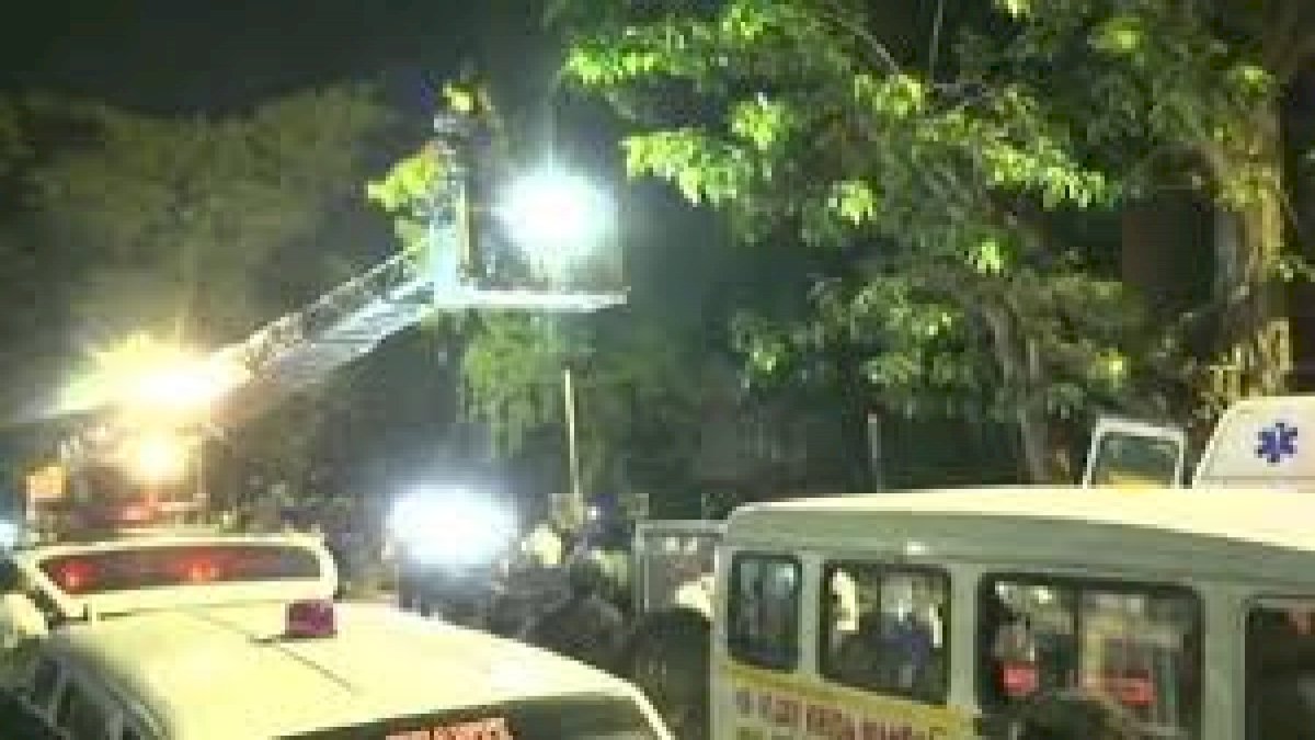 मुंबई के अस्पताल में भीषण आग लगने से 10 लोगों की मौत, ज़्यादातर कोरोना मरीज़ थे अस्पताल में भर्ती मुंबई के अस्पताल में भीषण आग लगने से 10 लोगों की मौत, ज़्यादातर कोरोना मरीज़ थे अस्पताल में भर्ती