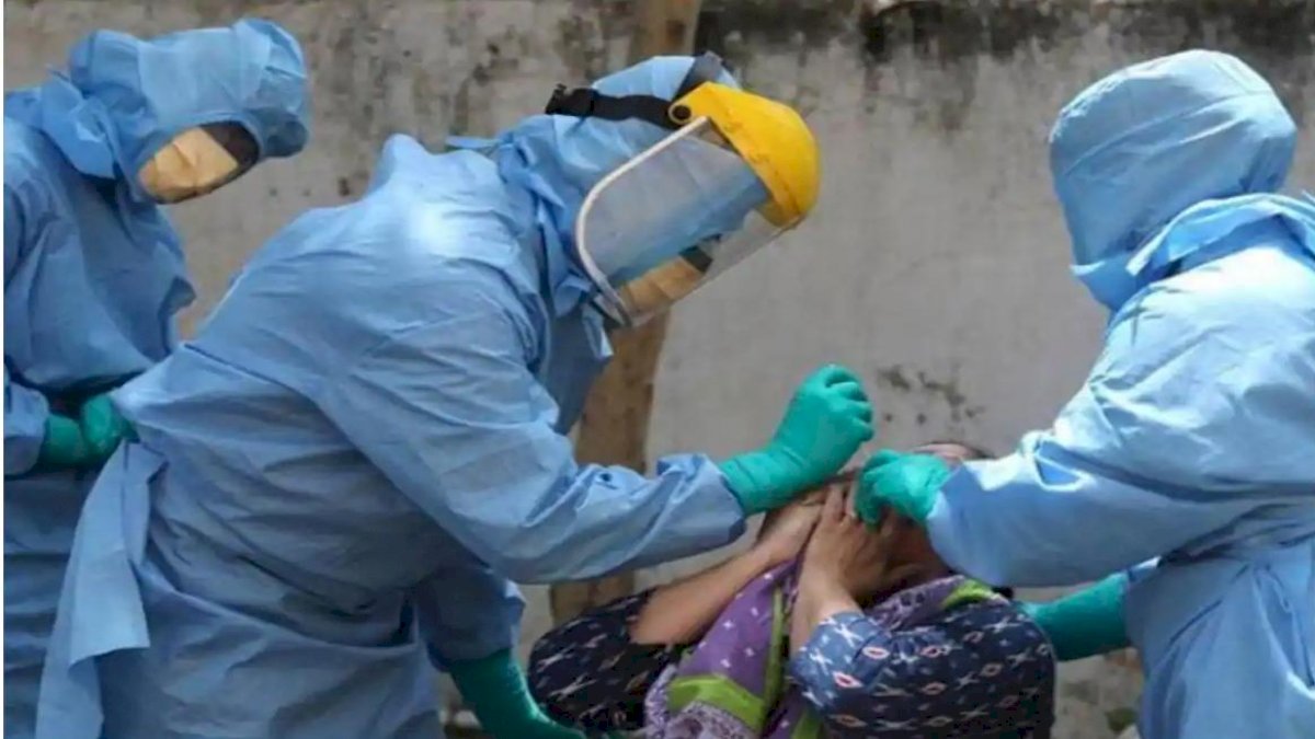 कोरोना की दूसरी लहर का कहर, 5 महीनों में पहली बार 62 हजार से ज्यादा मामले, 291 मरीजों की गई जान कोरोना की दूसरी लहर का कहर, 5 महीनों में पहली बार 62 हजार से ज्यादा मामले, 291 मरीजों की गई जान