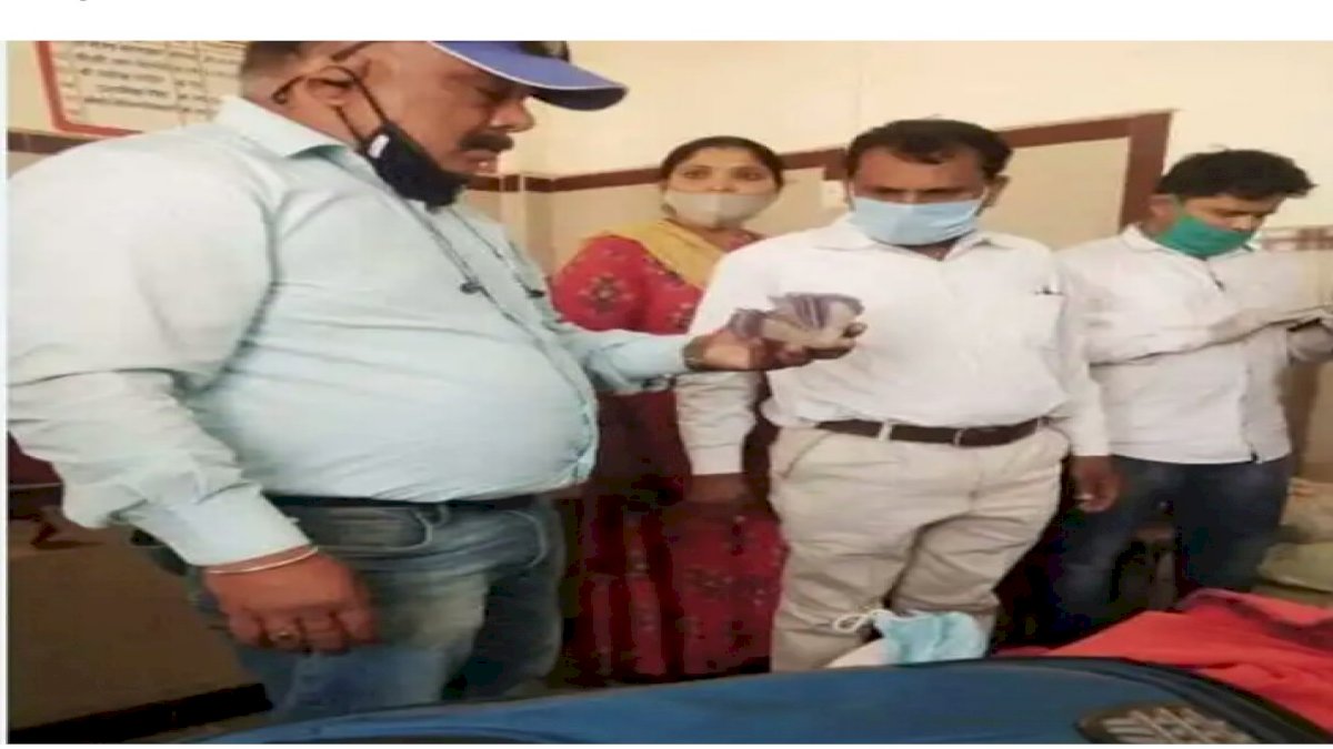 बैतूल में 10 हज़ार रिश्वत लेते नायब तहसीलदार गिरफ्तार, लोकायुक्त पुलिस की कार्रवाई बैतूल में 10 हज़ार रिश्वत लेते नायब तहसीलदार गिरफ्तार, लोकायुक्त पुलिस की कार्रवाई