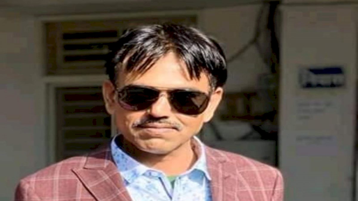 देवेंद्र चौरसिया हत्याकांड के आरोपी विधायक रामबाई के पति गोविंद सिंह को पकड़ने में विफल मप्र पुलिस, सुप्रीम कोर्ट ने लगाई फटकार देवेंद्र चौरसिया हत्याकांड के आरोपी विधायक रामबाई के पति गोविंद सिंह को पकड़ने में विफल मप्र पुलिस, सुप्रीम कोर्ट ने लगाई फटकार