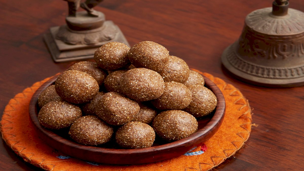 चार हजार साल पहले भी लोग खाते थे लड्डू, हड़प्पा सभ्यता की खुदाई स्थल से मिले लड्डुओं से हुआ खुलासा चार हजार साल पहले भी लोग खाते थे लड्डू, हड़प्पा सभ्यता की खुदाई स्थल से मिले लड्डुओं से हुआ खुलासा